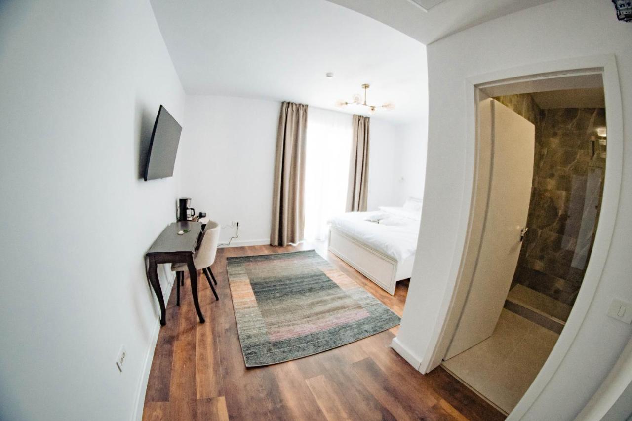 Hotel B4 ออราแด ภายนอก รูปภาพ