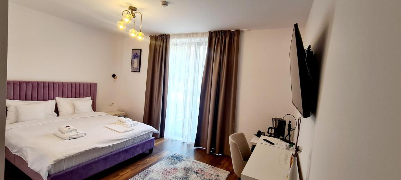 Hotel B4 ออราแด ภายนอก รูปภาพ