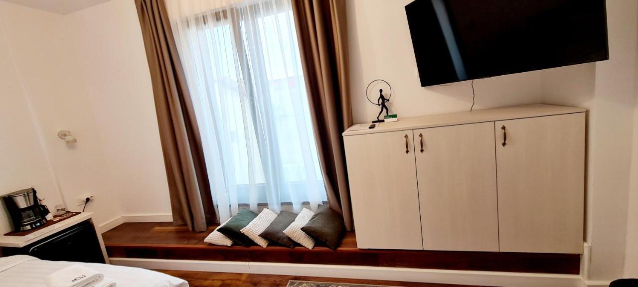 Hotel B4 ออราแด ภายนอก รูปภาพ