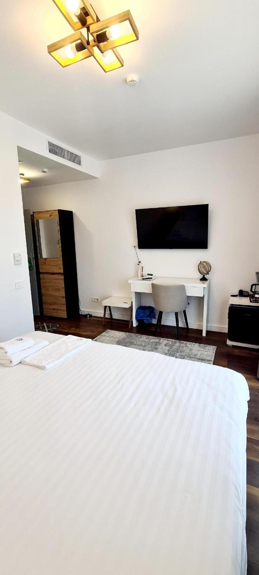 Hotel B4 ออราแด ภายนอก รูปภาพ