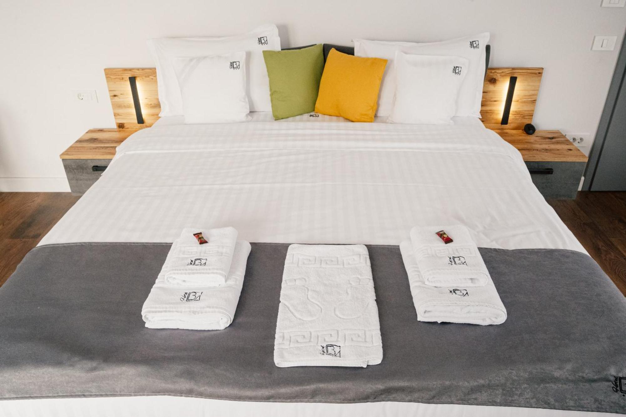 Hotel B4 ออราแด ภายนอก รูปภาพ